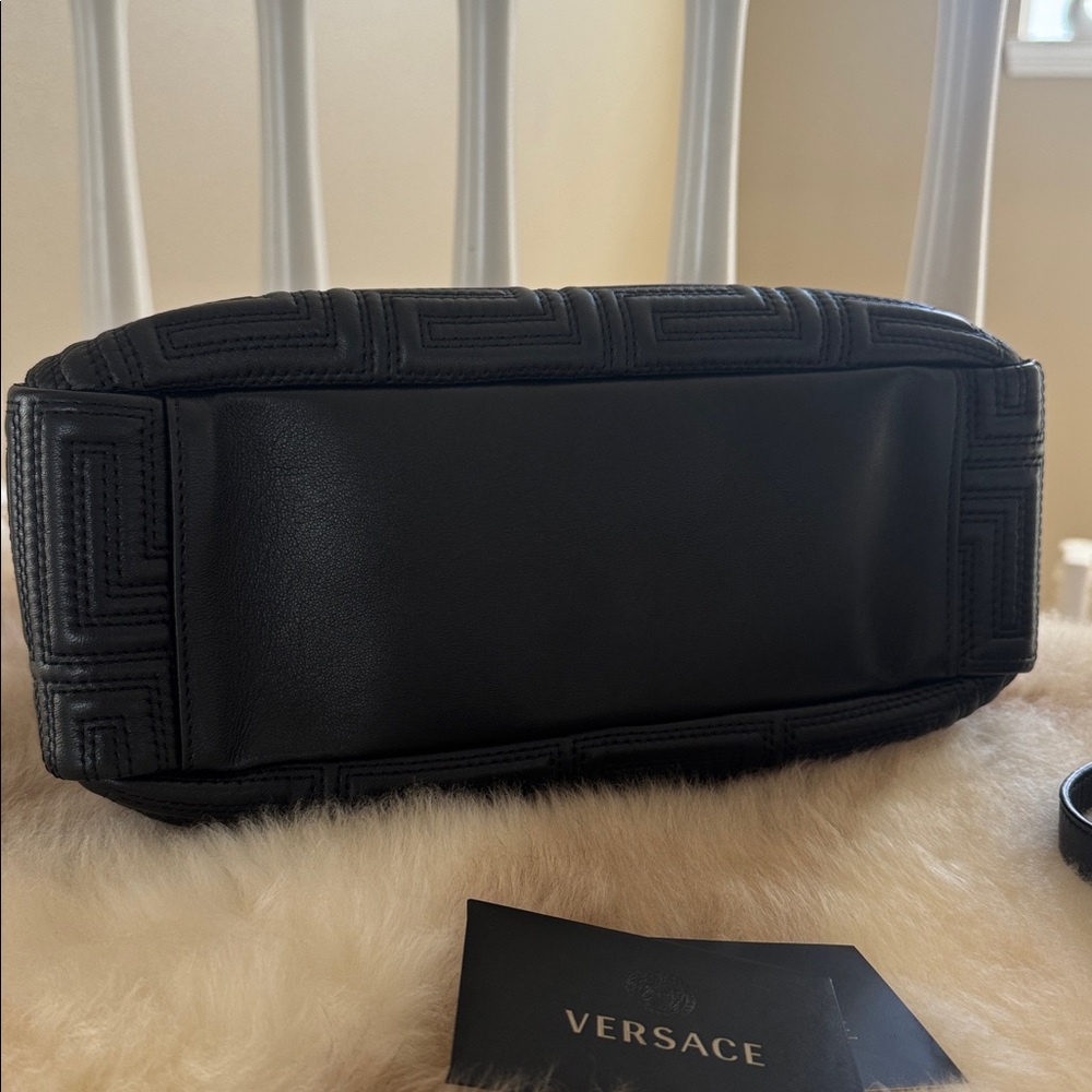 Versace - Picture 10 of 15